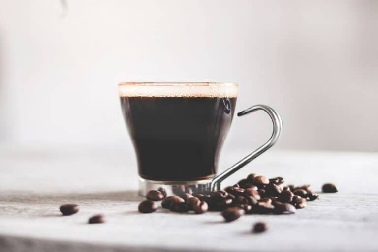 Der Piccolo: Ein kleiner Kaffeegenuss mit Sahnehaube