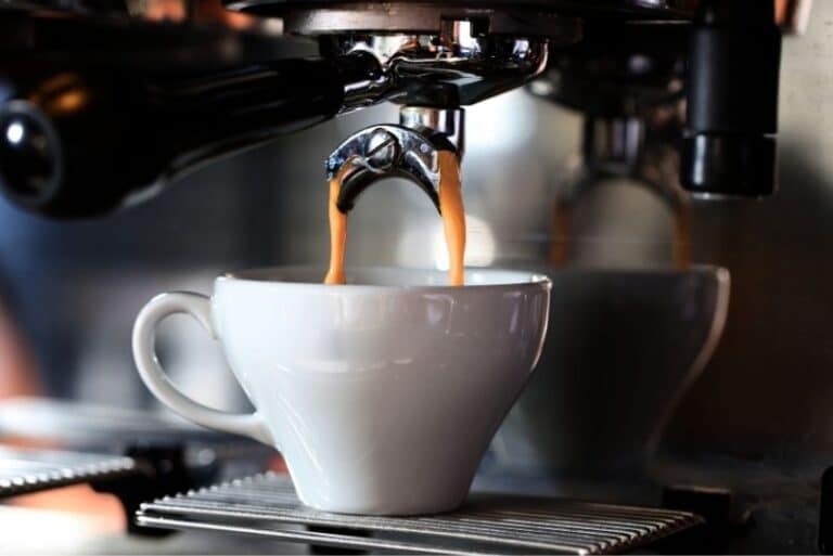 Irish Espresso-tini: Eine köstliche Fusion von Kaffee, Vodka und Sahnelikör
