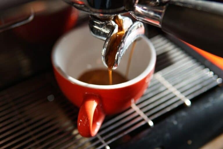 Kaffee Entwicklungshilfe: Der gefährlich verführerische Kaffeecocktail