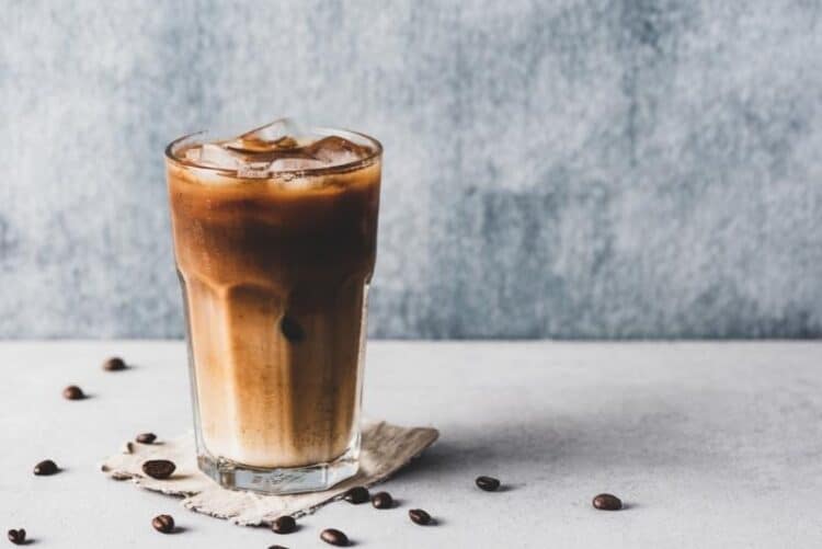 Eiskaffee mit Baileys und Cognac Rezept - Kaffeeseite.com